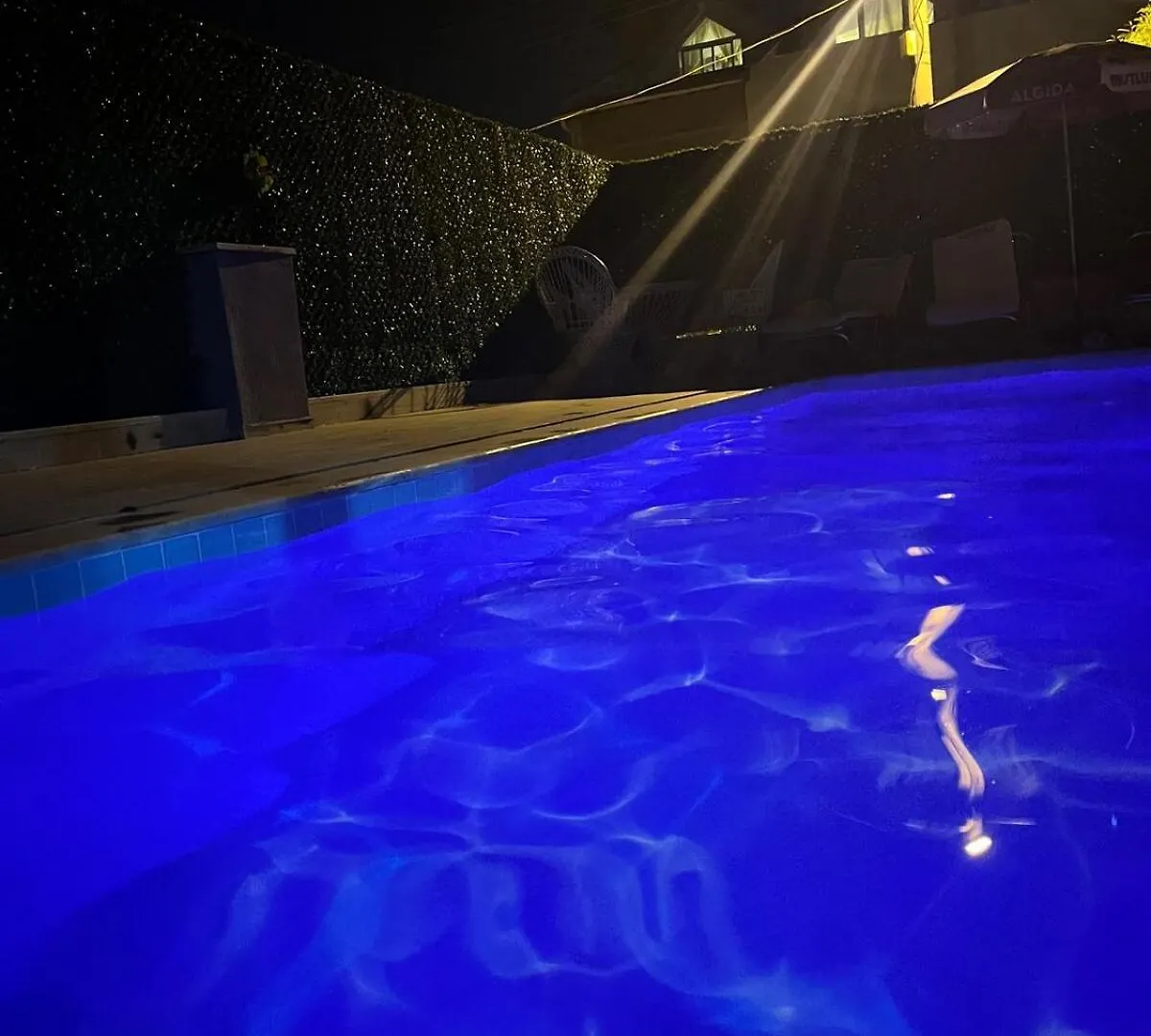 Mini Apartment With Pool 말마리스
